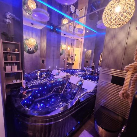 Warszawa Wola Wyjatkowe Studio Z Jacuzzi, Sauna I Fotelem Do Masazu - Exceptional Studio In Warsaw With Jacuzzi, Sauna And Massage Chair المظهر الخارجي الصورة