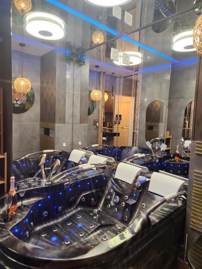 Warszawa Wola Wyjatkowe Studio Z Jacuzzi, Sauna I Fotelem Do Masazu - Exceptional Studio In Warsaw With Jacuzzi, Sauna And Massage Chair المظهر الخارجي الصورة